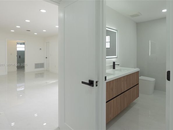 6321 Farragut St, Hollywood FL 33024