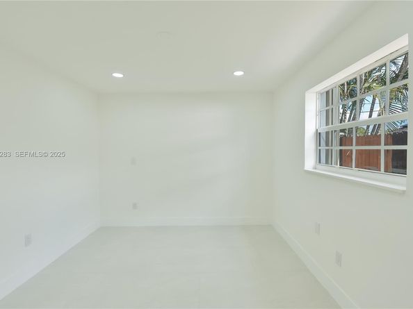 6321 Farragut St, Hollywood FL 33024