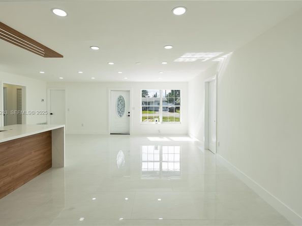 6321 Farragut St, Hollywood FL 33024