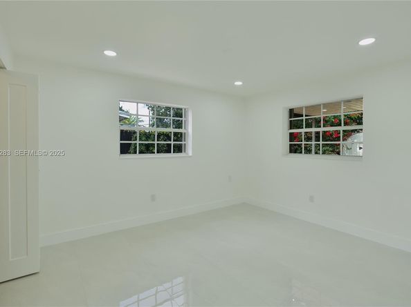 6321 Farragut St, Hollywood FL 33024