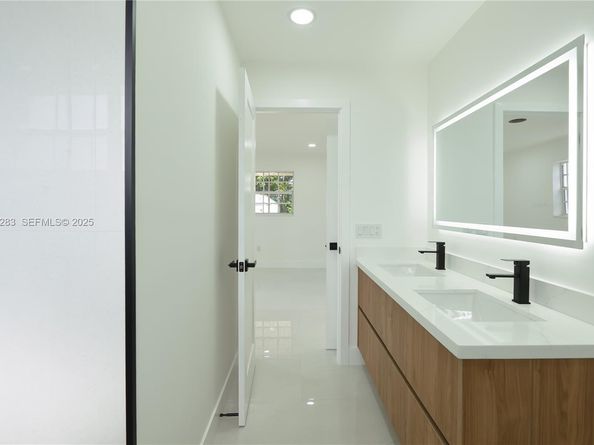 6321 Farragut St, Hollywood FL 33024