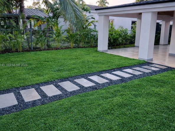 1645 NE 180th St, North Miami Beach FL 33162