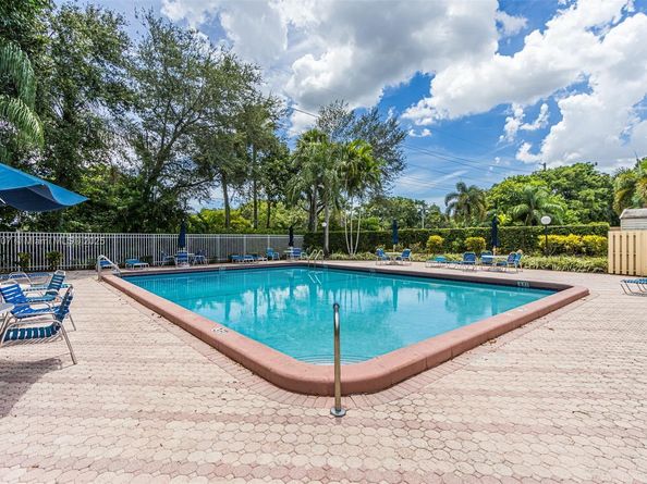 2540 Calamondin Cir, Coconut Creek FL 33063