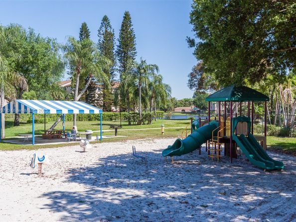 2540 Calamondin Cir, Coconut Creek FL 33063