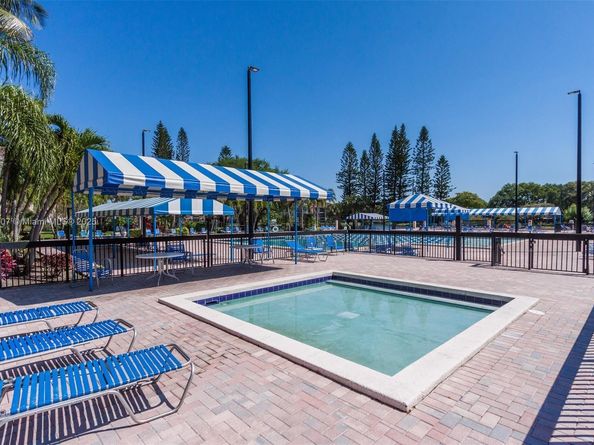 2540 Calamondin Cir, Coconut Creek FL 33063