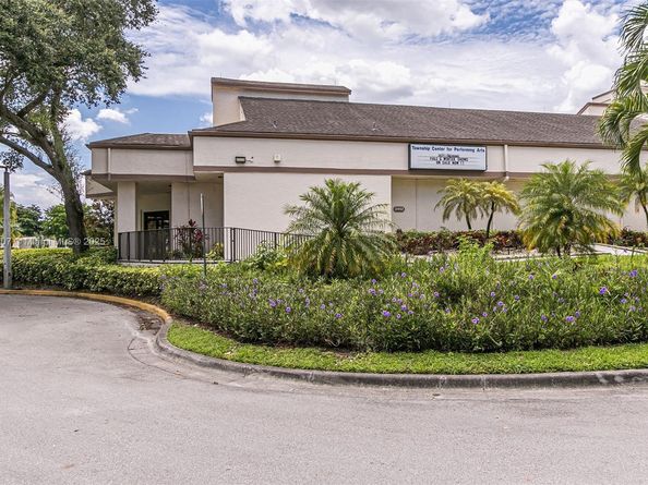 2540 Calamondin Cir, Coconut Creek FL 33063