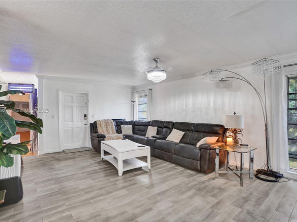 7811 NW 75th Ave, Tamarac FL 33321