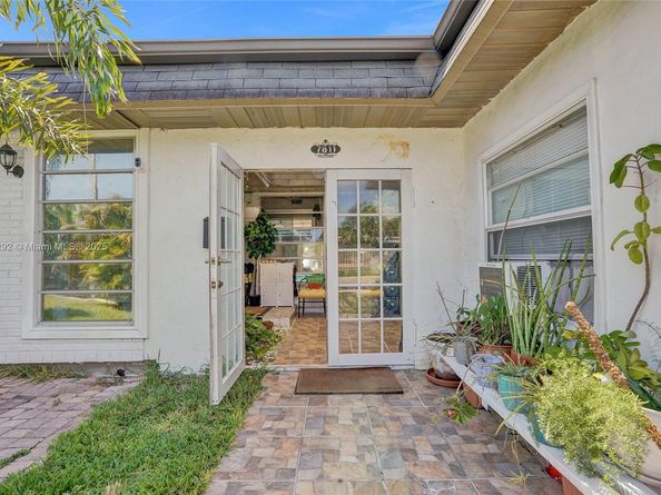 7811 NW 75th Ave, Tamarac FL 33321