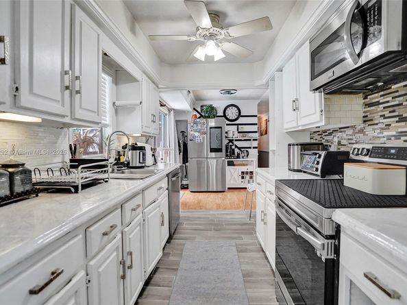 7811 NW 75th Ave, Tamarac FL 33321