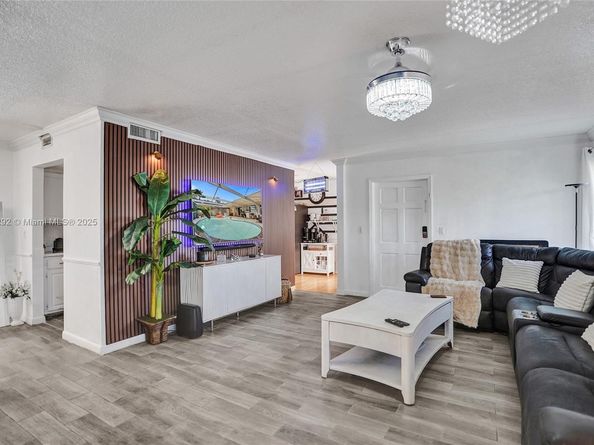 7811 NW 75th Ave, Tamarac FL 33321