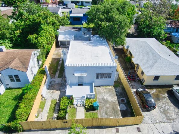 1845 NW 55th St, Miami FL 33142