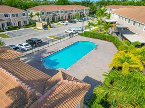 1056 SE 24th Ave, Homestead FL 33035