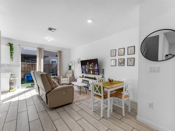 1056 SE 24th Ave, Homestead FL 33035