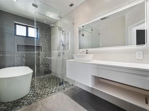 20600 NE 22nd Pl, Miami FL 33180
