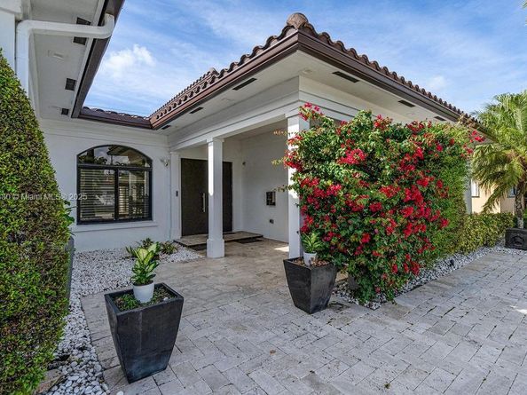 20600 NE 22nd Pl, Miami FL 33180