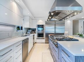20600 NE 22nd Pl, Miami FL 33180