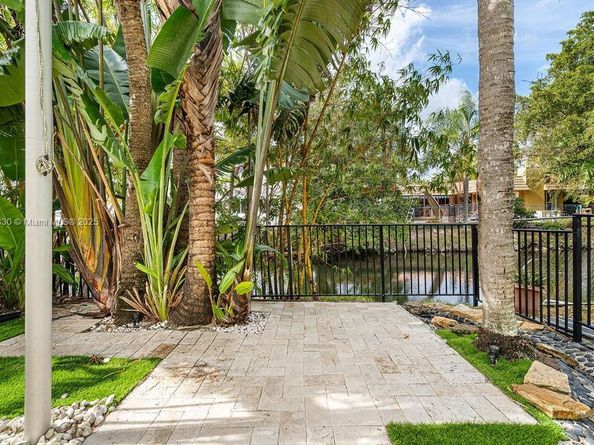 20600 NE 22nd Pl, Miami FL 33180