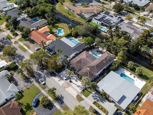 20600 NE 22nd Pl, Miami FL 33180