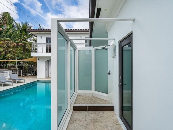 20600 NE 22nd Pl, Miami FL 33180