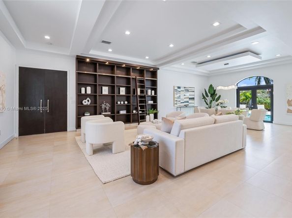 20600 NE 22nd Pl, Miami FL 33180