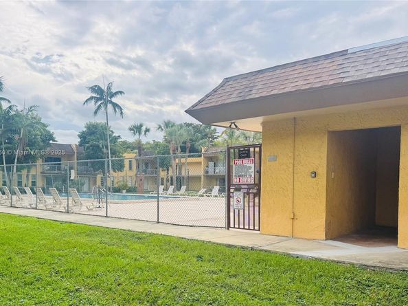 13700 SW 62nd St 205, Miami FL 33183