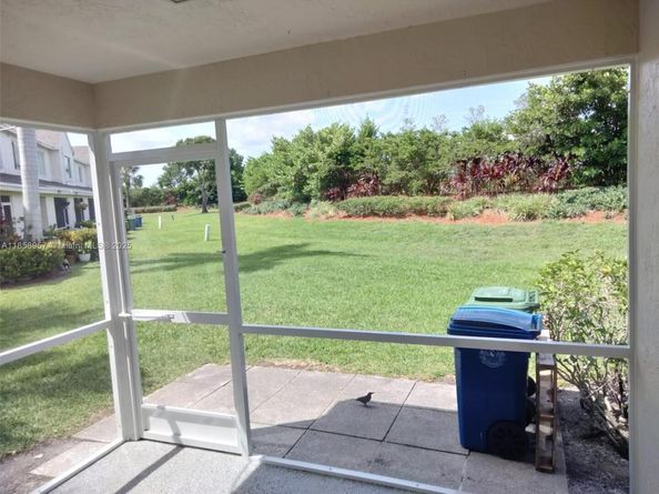 16731 Hemingway Dr, Weston FL 33326