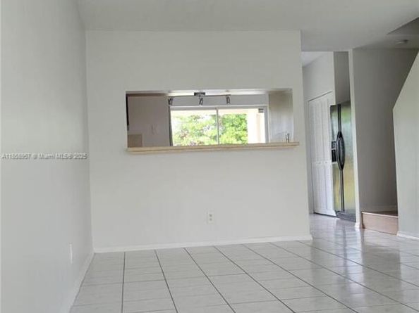 16731 Hemingway Dr, Weston FL 33326