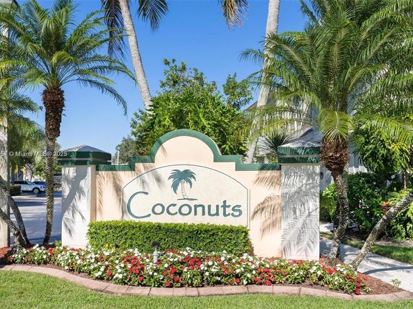 16731 Hemingway Dr, Weston FL 33326