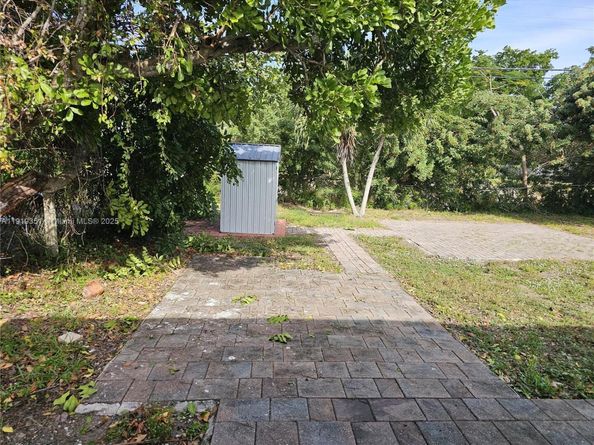 567 Tallulah Rd, Palm Beach FL 33462