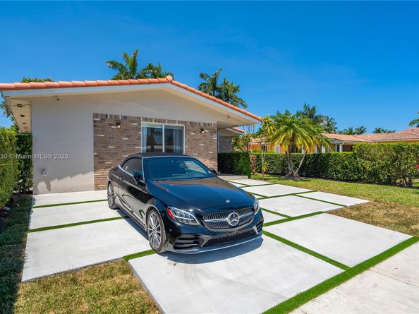 1045 Hollywood Blvd, Hollywood FL 33019