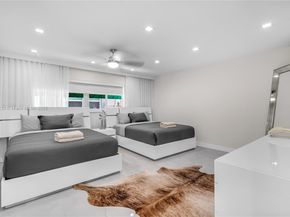 1045 Hollywood Blvd, Hollywood FL 33019