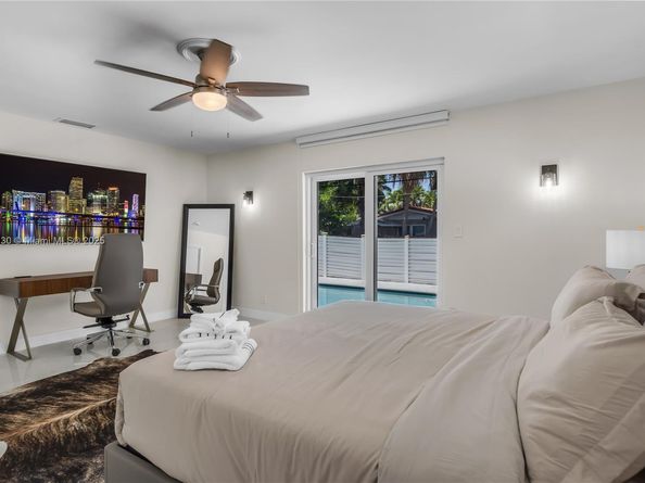 1045 Hollywood Blvd, Hollywood FL 33019
