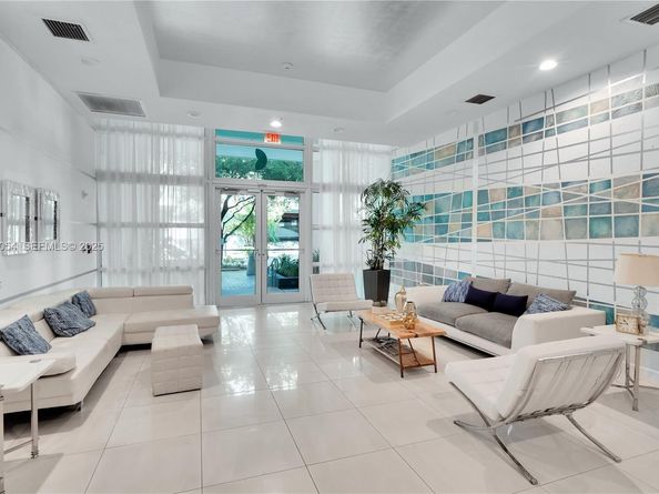 1723 SW 2nd Ave 909, Miami FL 33129