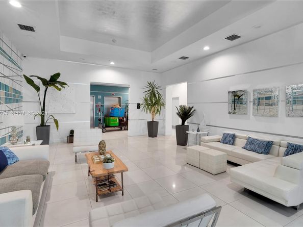 1723 SW 2nd Ave 909, Miami FL 33129