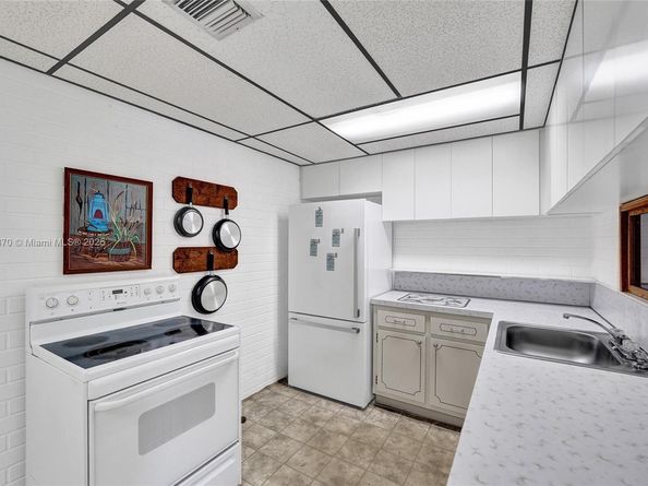 6622 Raleigh St, Hollywood FL 33024