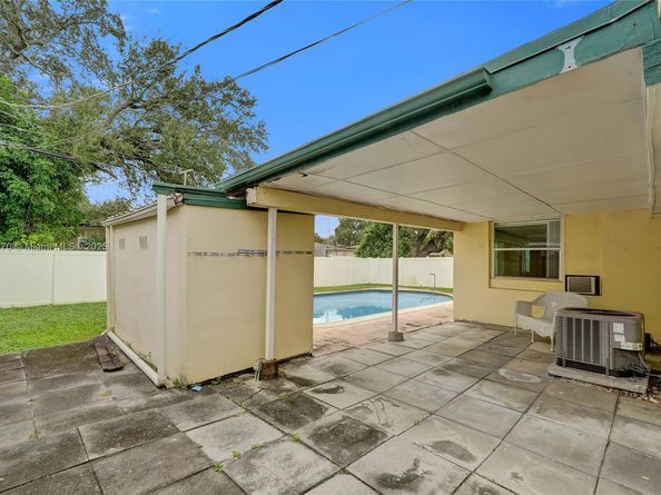 6622 Raleigh St, Hollywood FL 33024