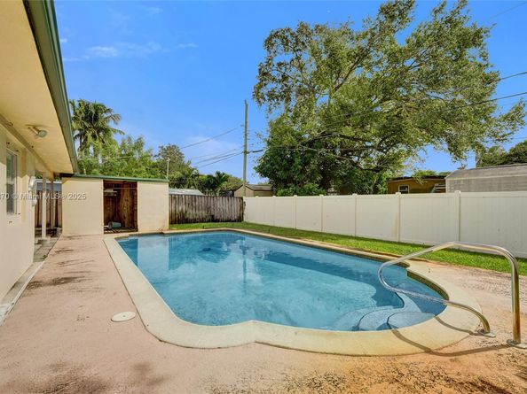 6622 Raleigh St, Hollywood FL 33024