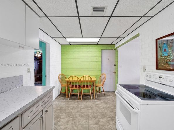 6622 Raleigh St, Hollywood FL 33024