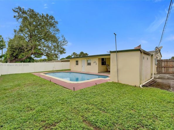 6622 Raleigh St, Hollywood FL 33024