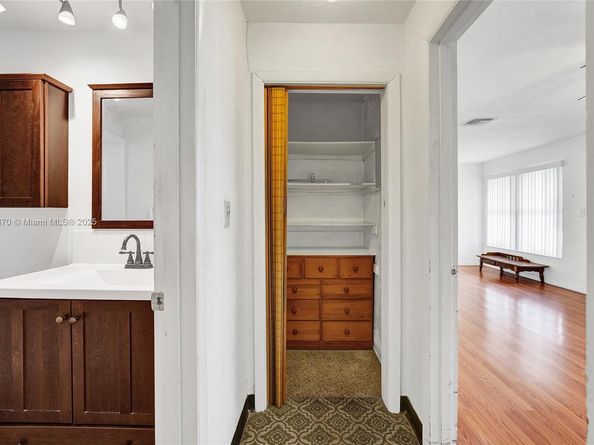 6622 Raleigh St, Hollywood FL 33024