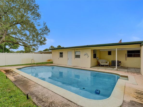 6622 Raleigh St, Hollywood FL 33024