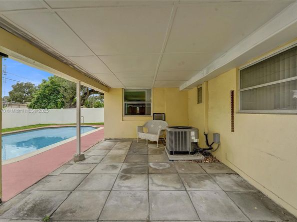 6622 Raleigh St, Hollywood FL 33024