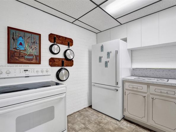 6622 Raleigh St, Hollywood FL 33024