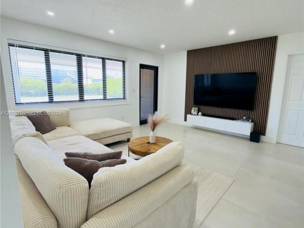 1524 NE 14th Ter, Fort Lauderdale FL 33304