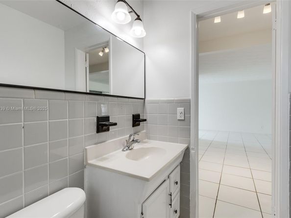 2513 NE 33 rd Ave, Fort Lauderdale FL 33305