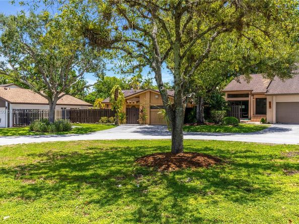 10915 SW 134th Ct, Miami FL 33186