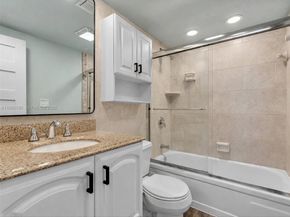 9340 Lagoon Pl 303, Davie FL 33324