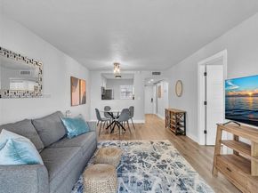 9340 Lagoon Pl 303, Davie FL 33324