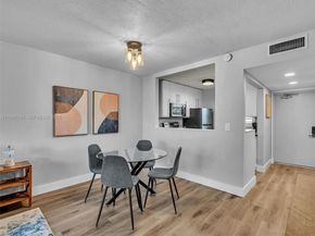 9340 Lagoon Pl 303, Davie FL 33324