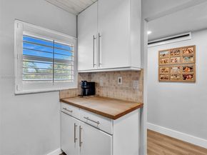 9340 Lagoon Pl 303, Davie FL 33324